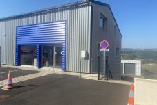Commercial space in Saint-Flour - Bureaux accessible avec stationnement a St-Flour (
