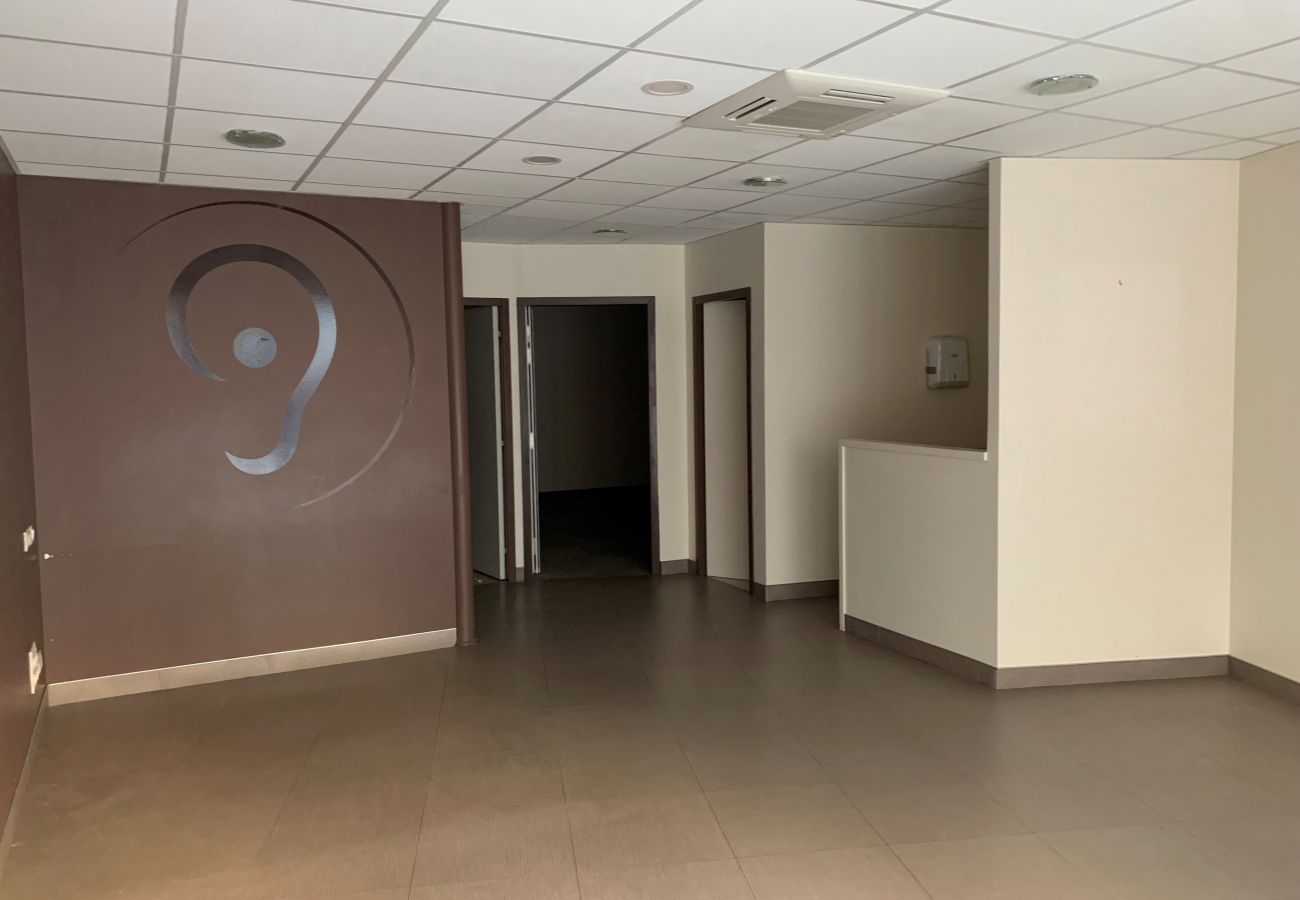 Commercial space in Saint-Flour - Bureau Centre Ville