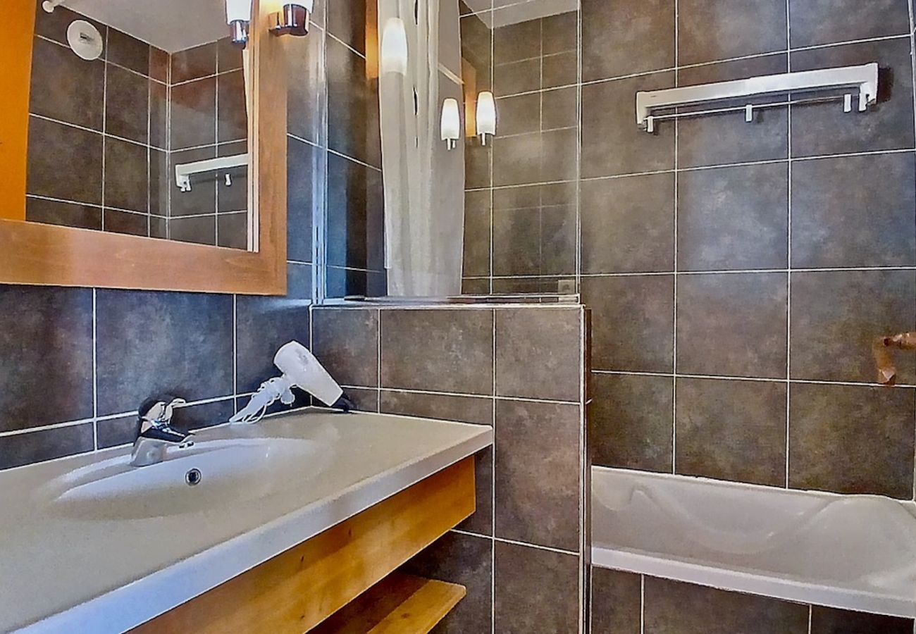 Apartment in Les Menuires - (1.404) Les Ménuires 3 Vallées pied de piste