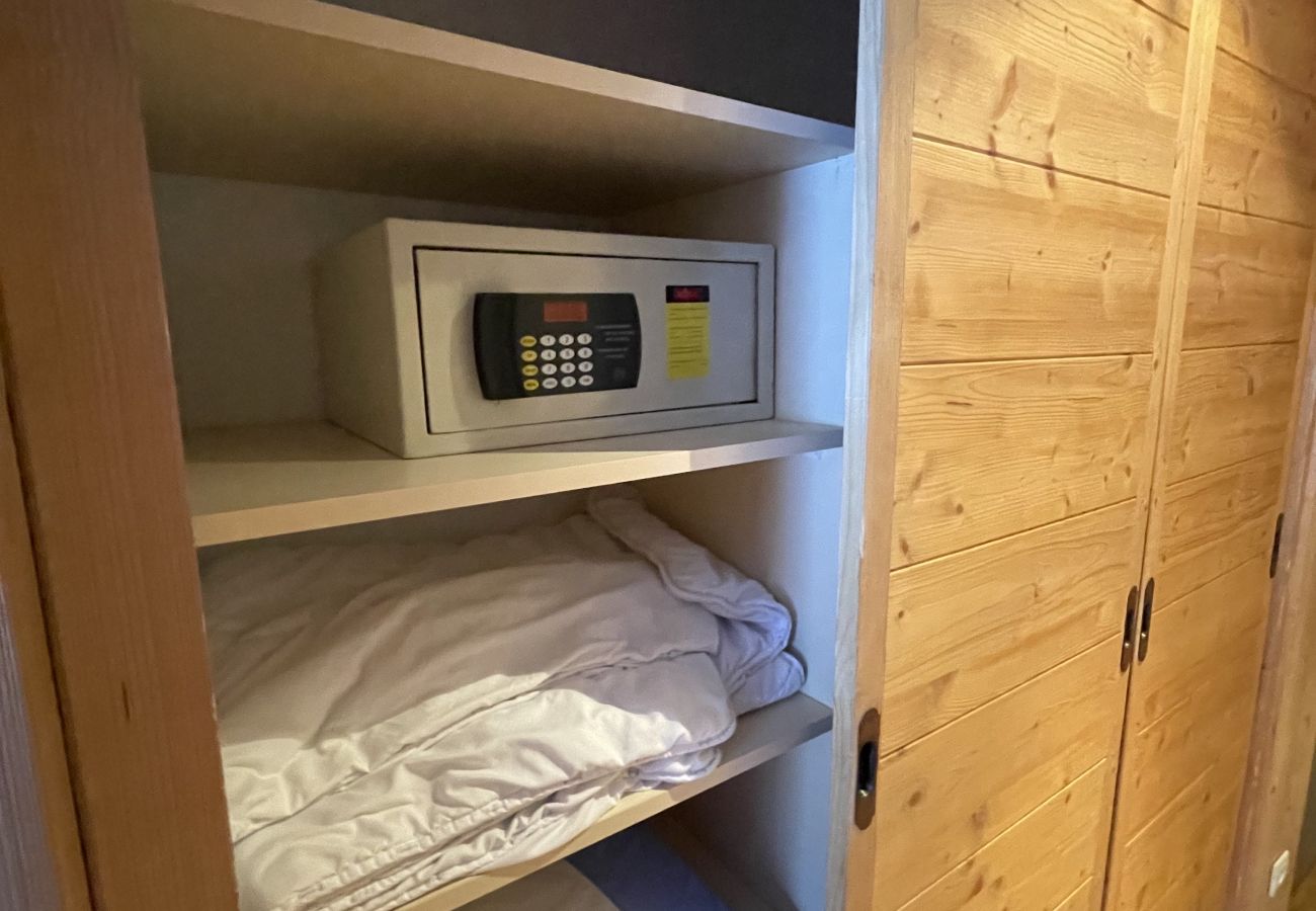 Apartment in Les Menuires - (1.424) ACONIT T 4