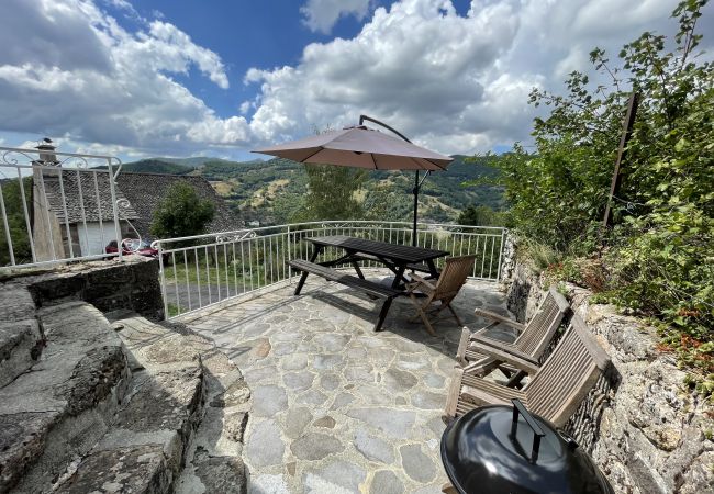 House in Saint-Jacques-des-Blats - Gîte aux gardes - aux pieds des montagnes