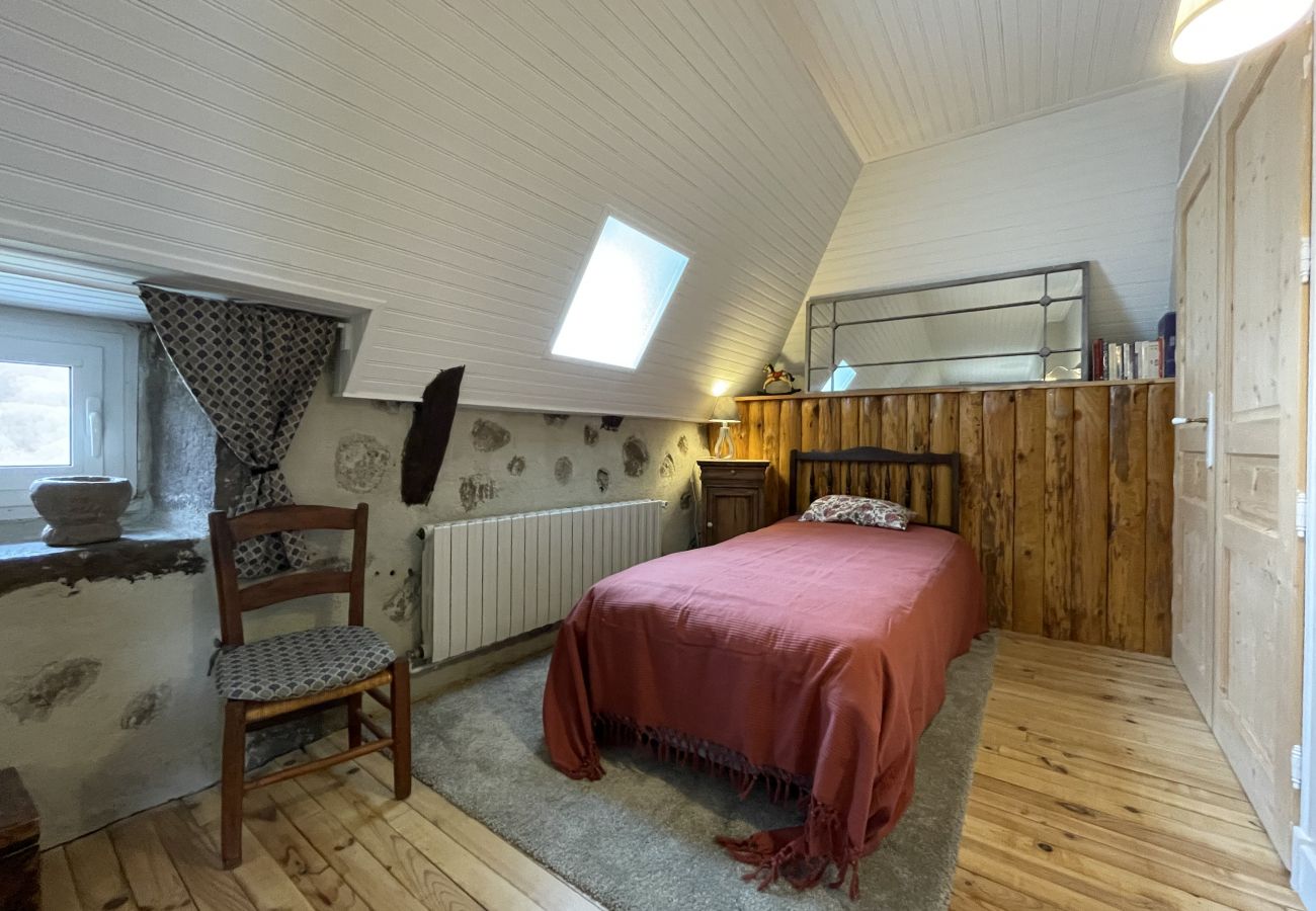 House in Saint-Jacques-des-Blats - Gîte aux gardes - aux pieds des montagnes