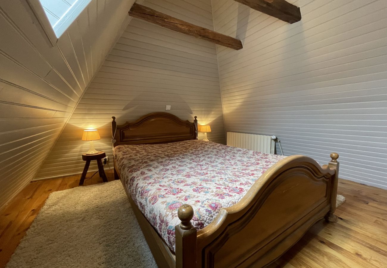 House in Saint-Jacques-des-Blats - Gîte aux gardes - aux pieds des montagnes