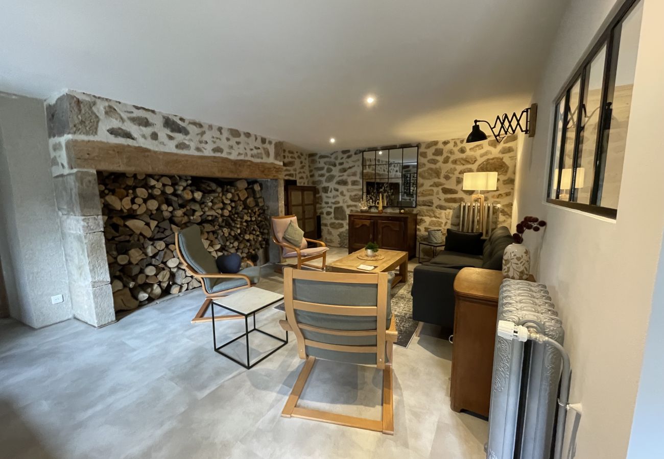 House in Saint-Jacques-des-Blats - Gîte aux gardes - aux pieds des montagnes