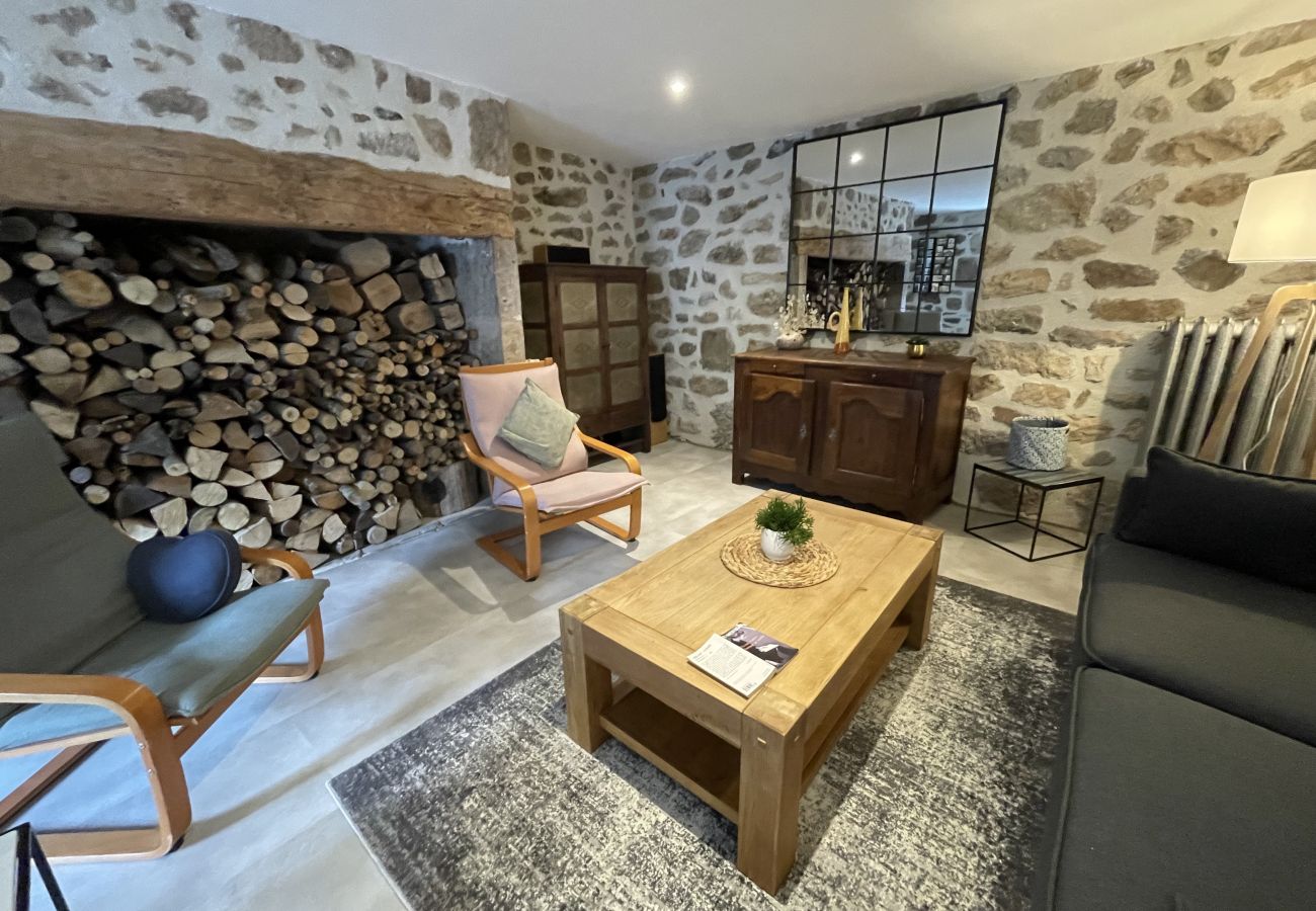 House in Saint-Jacques-des-Blats - Gîte aux gardes - aux pieds des montagnes