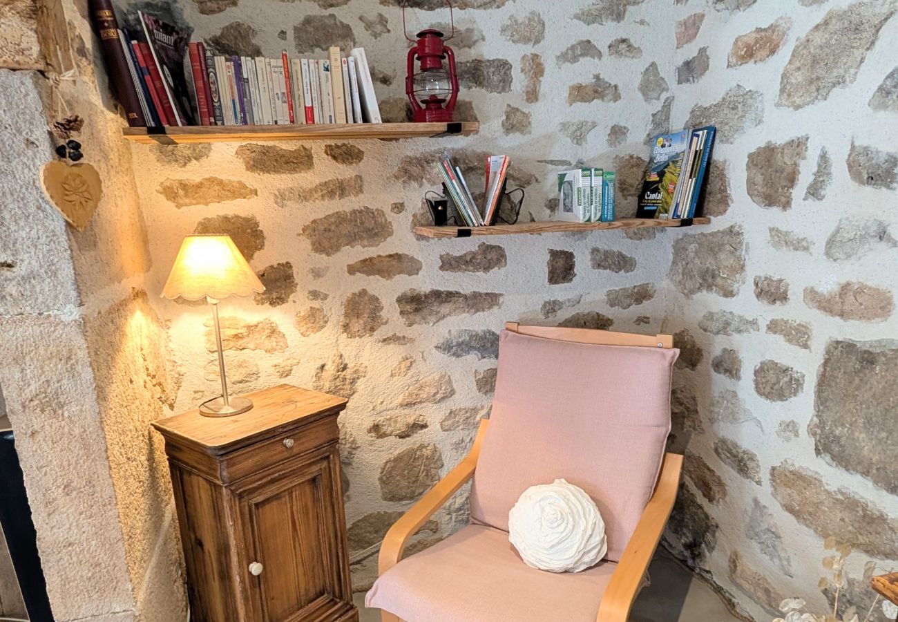 House in Saint-Jacques-des-Blats - Gîte aux gardes - aux pieds des montagnes