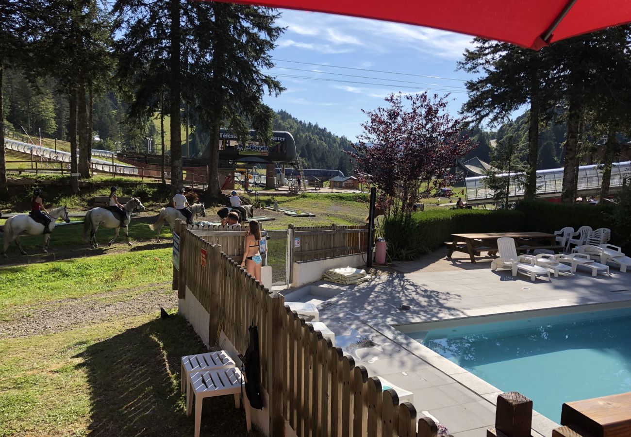 Apartment in Le Lioran - Appartement avec piscine - 6 personnes