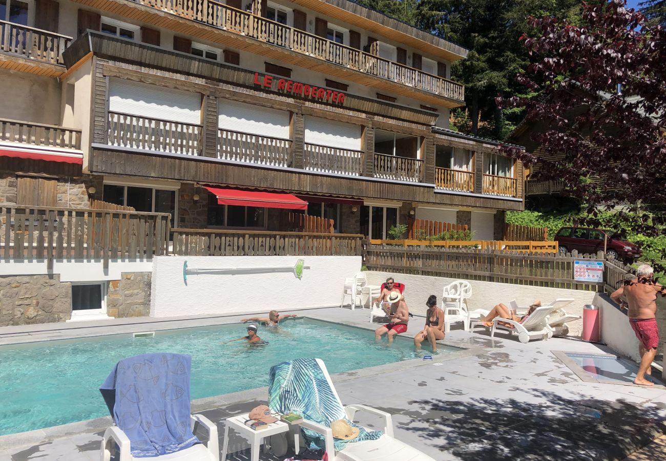 Apartment in Le Lioran - Appartement avec piscine - 6 personnes