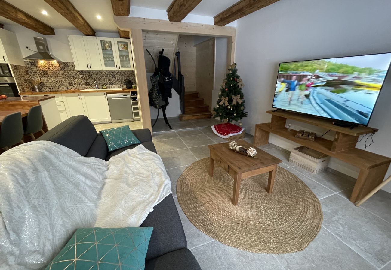House in Laveissière - Maison de campagne à Chambeuil