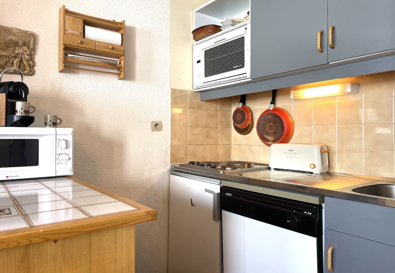 Apartment in Les Menuires - (7.B17) Appartement skis aux pieds Les Menuires