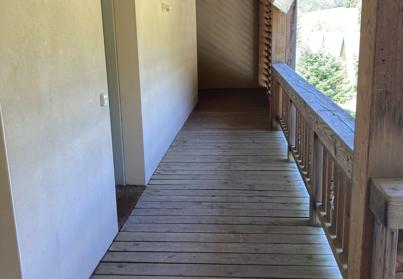 Apartment in Le Lioran - T2 avec vue sur les montagnes et wifi à Altura