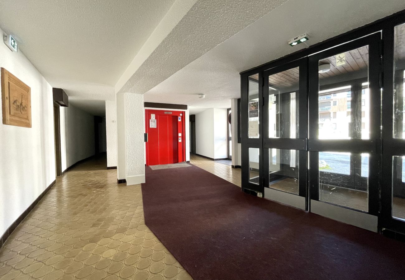 Apartment in Les Menuires - (19.127) T2 + coin nuit  style Chalet 3 Vallées
