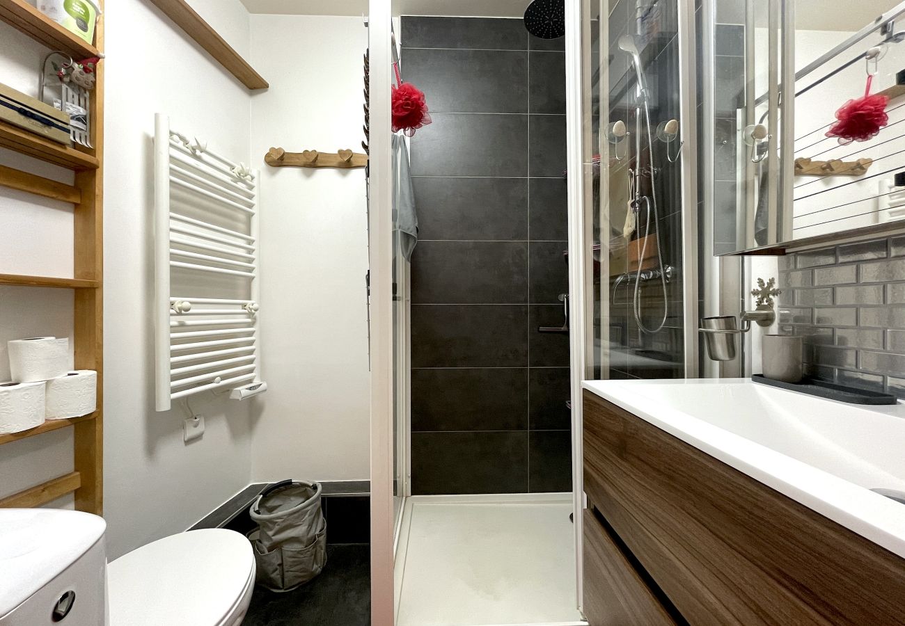 Apartment in Les Menuires - (19.127) T2 + coin nuit  style Chalet 3 Vallées