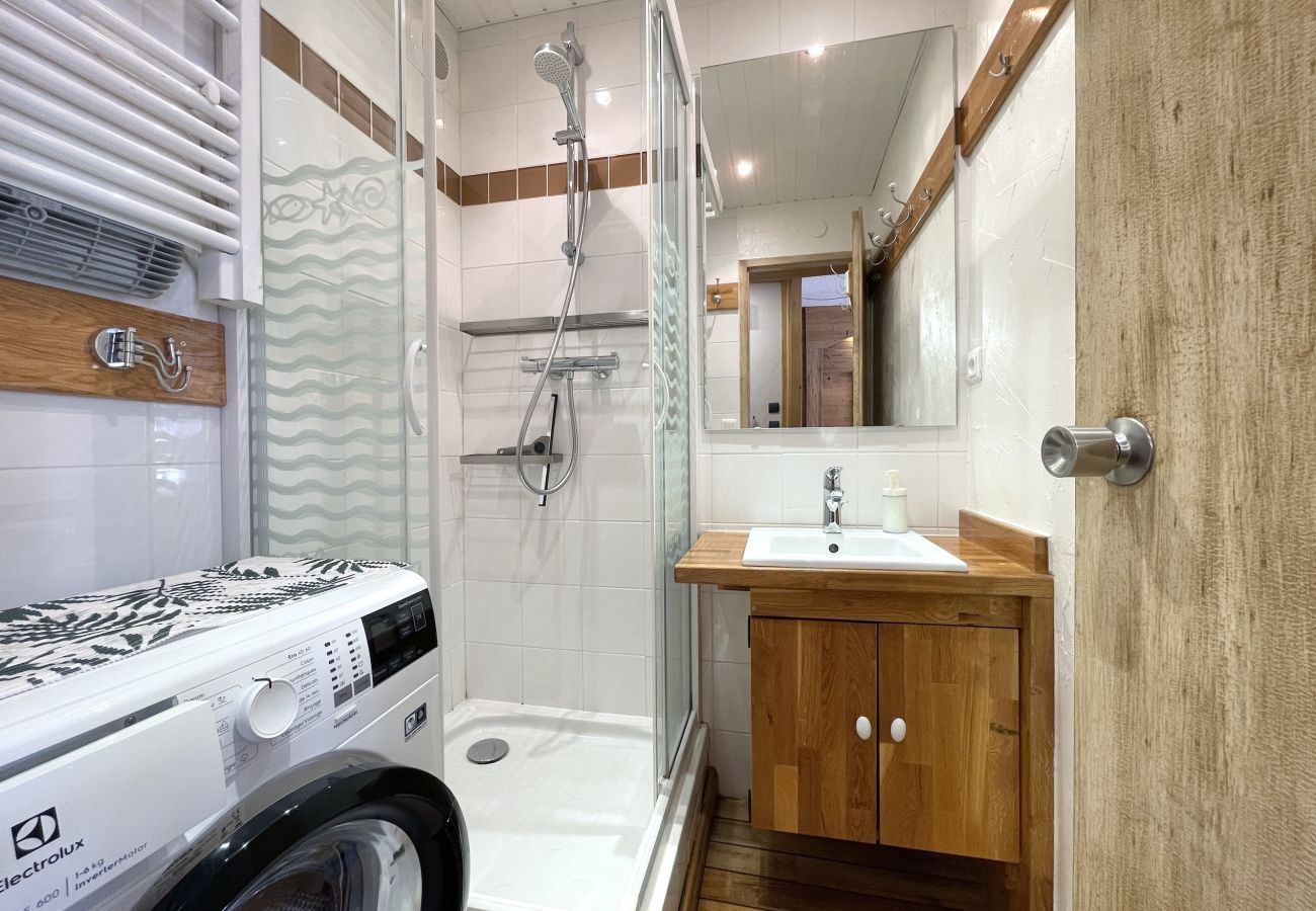 Apartment in Les Menuires - (AM.003) Spacieux T2 skis aux pieds Les Menuires