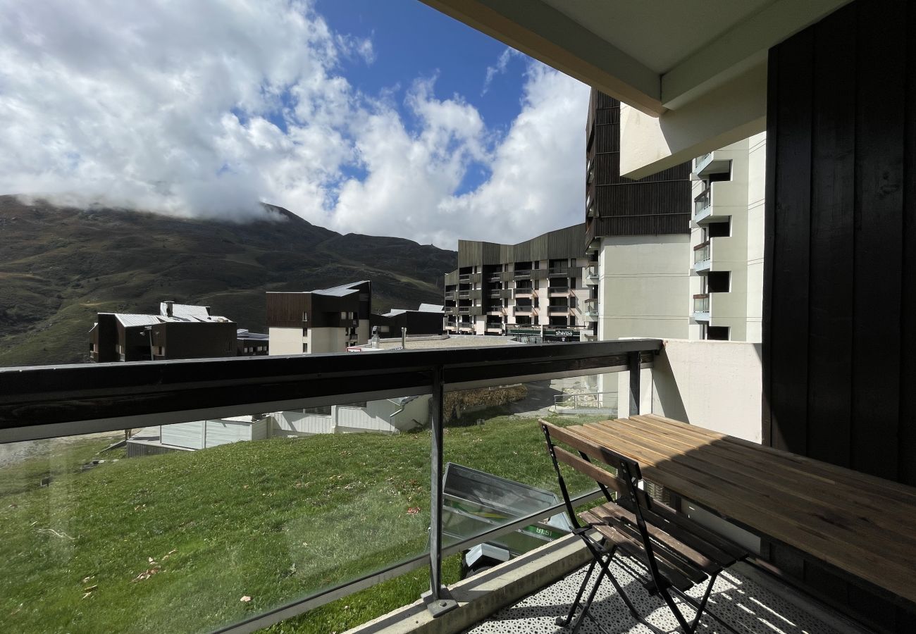 Apartment in Les Menuires - (AM.003) Spacieux T2 skis aux pieds Les Menuires