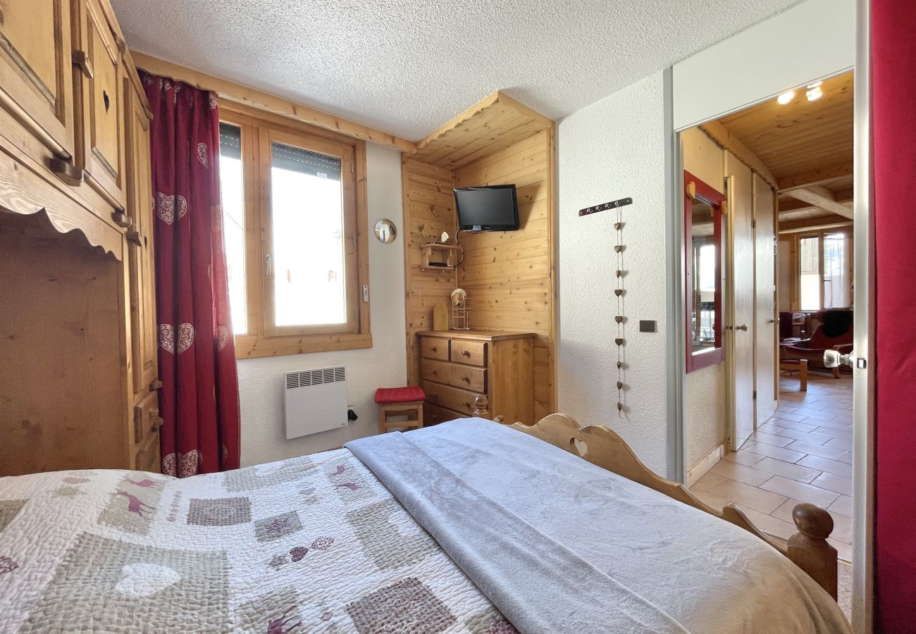 Apartment in Les Menuires - (SO.206) Grand 2 pièces style chalet Les Menuiress