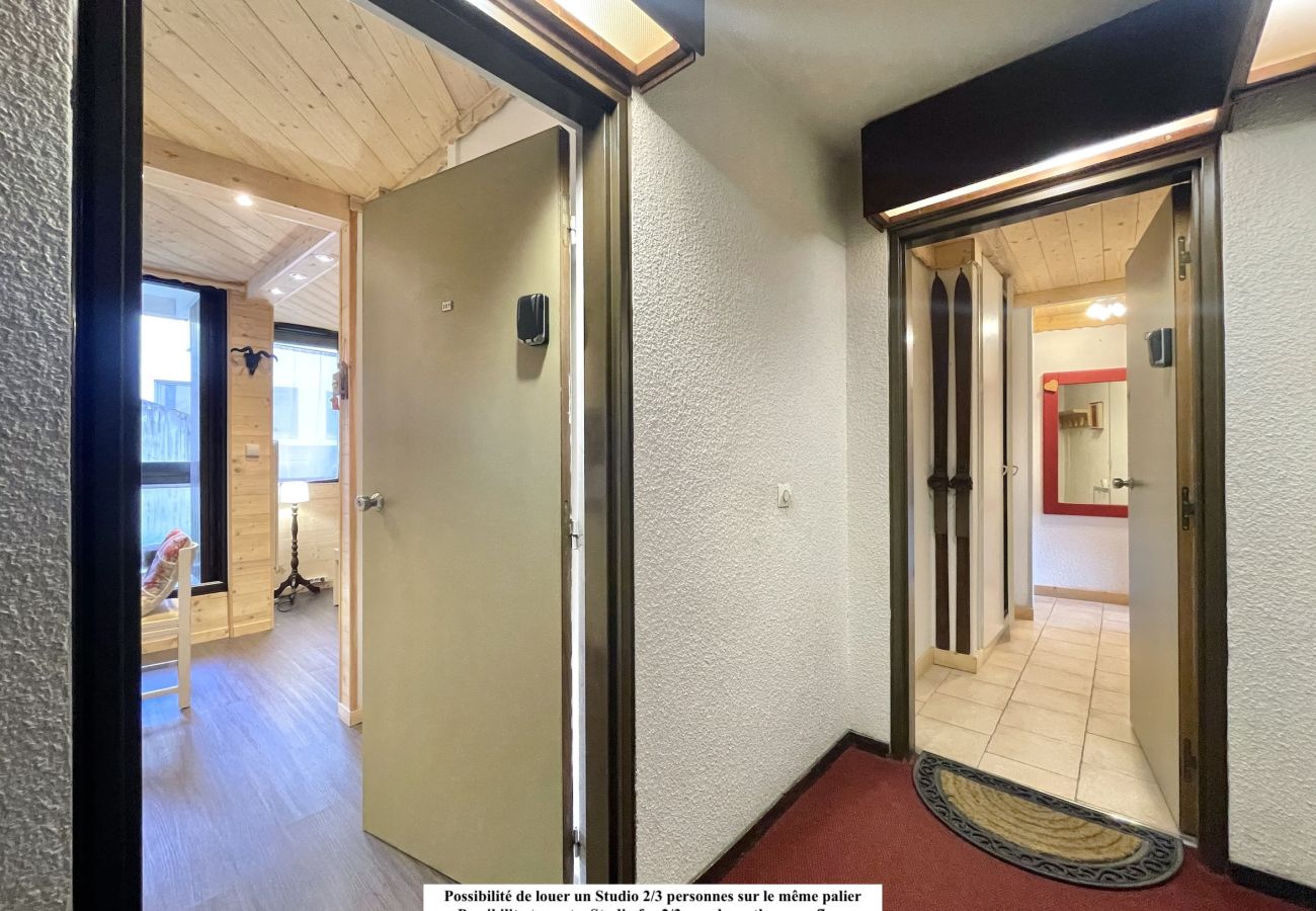 Apartment in Les Menuires - (SO.206) Grand 2 pièces style chalet Les Menuiress