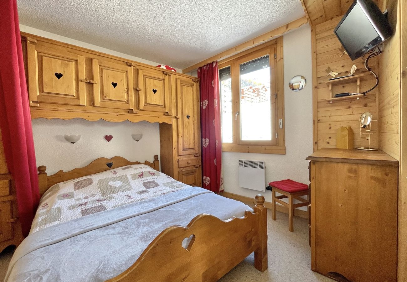 Apartment in Les Menuires - (SO.206) Grand 2 pièces style chalet Les Menuiress