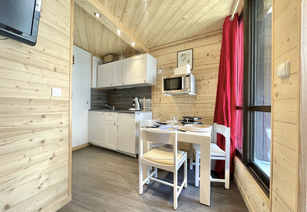 Studio in Les Menuires -  Studio Altitude 1850 – Skis aux pieds – L