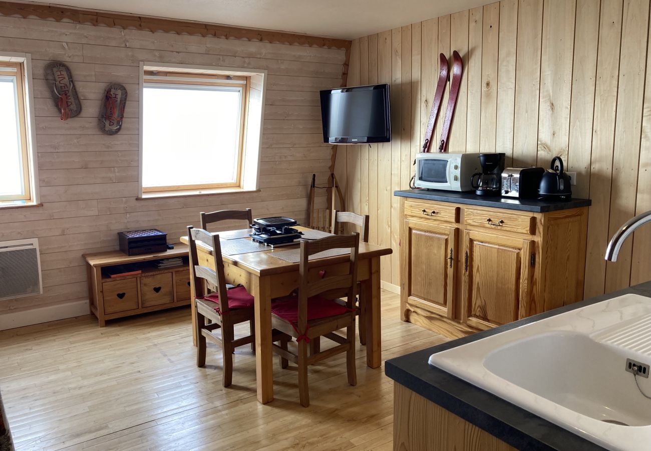 Studio in Saint-Jacques-des-Blats - Studio montagne à Altitude 1500