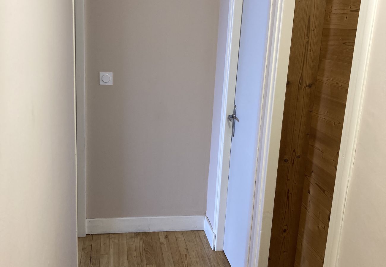 Studio in Saint-Jacques-des-Blats - Studio montagne à Altitude 1500