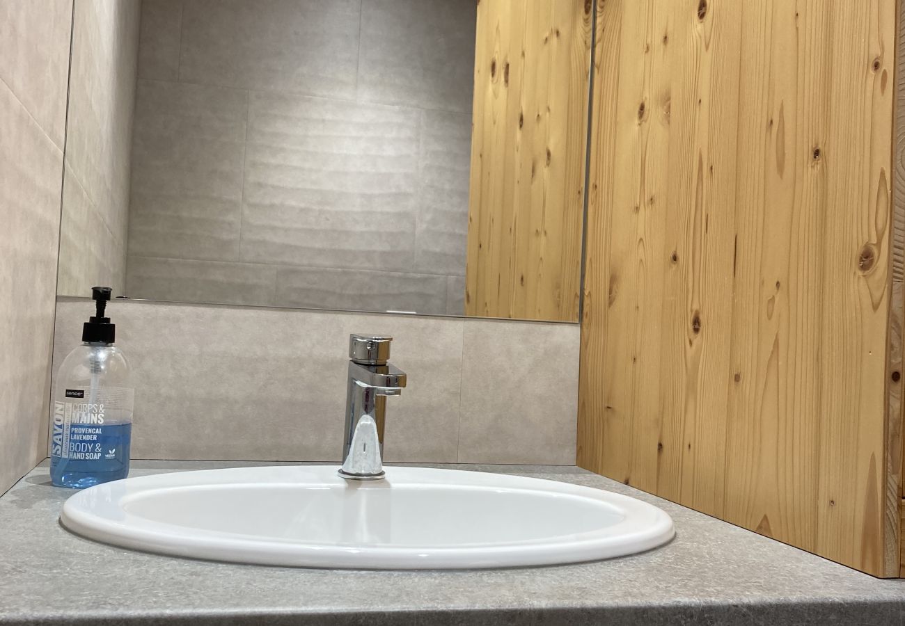 Studio in Saint-Jacques-des-Blats - Studio montagne à Altitude 1500