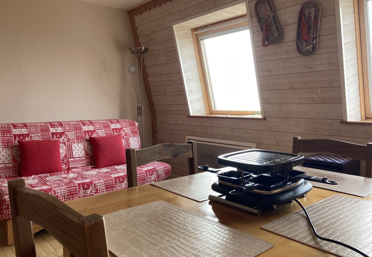 Studio in Saint-Jacques-des-Blats - Studio montagne à Altitude 1500