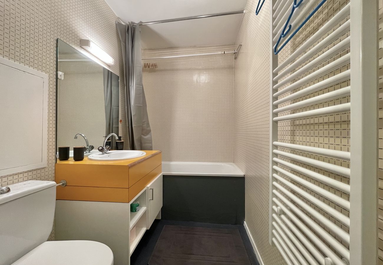 Apartment in Les Menuires - (CI.55) 2 pièces coin montagne Sud skis aux pieds