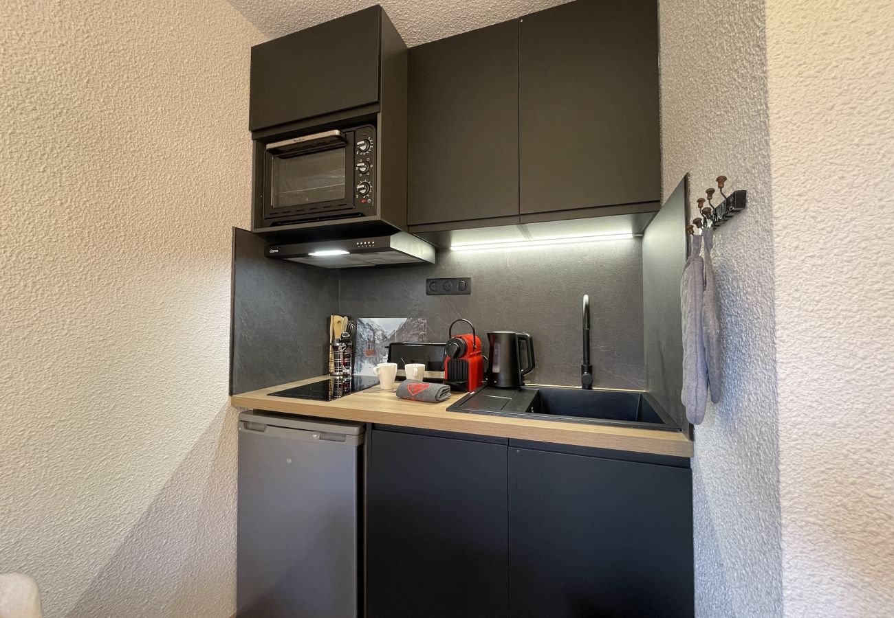 Apartment in Les Menuires - (CI.55) 2 pièces coin montagne Sud skis aux pieds