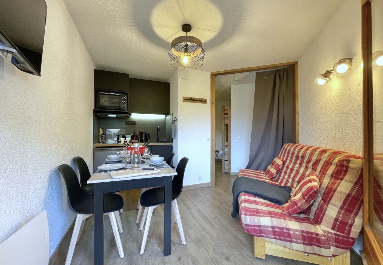 Apartment in Les Menuires - (CI.55) 2 pièces coin montagne Sud skis aux pieds