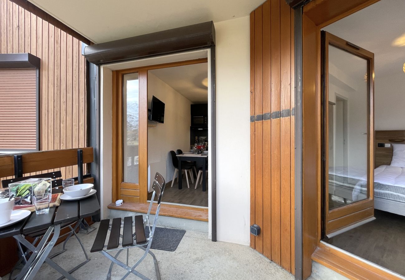 Apartment in Les Menuires - (CI.55) 2 pièces coin montagne Sud skis aux pieds