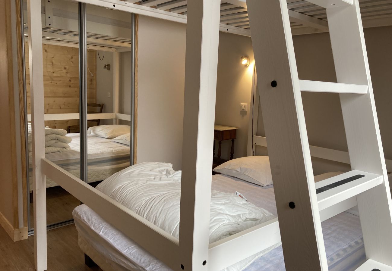 Apartment in Le Lioran - 2 chambres chalet Aiguillon R-1G