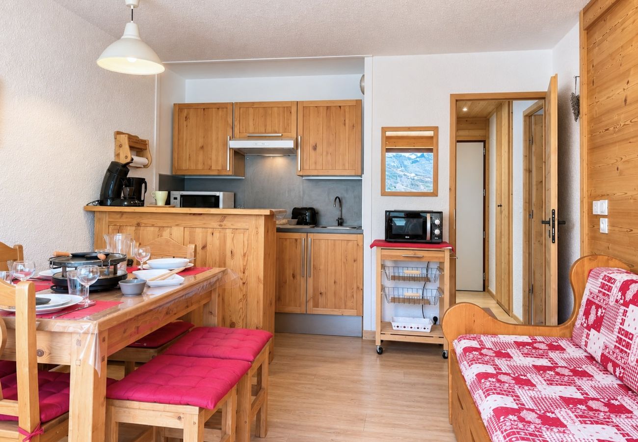 Apartment in Les Menuires - (BZ.55) 2 pièces vue montagne, skis aux pieds