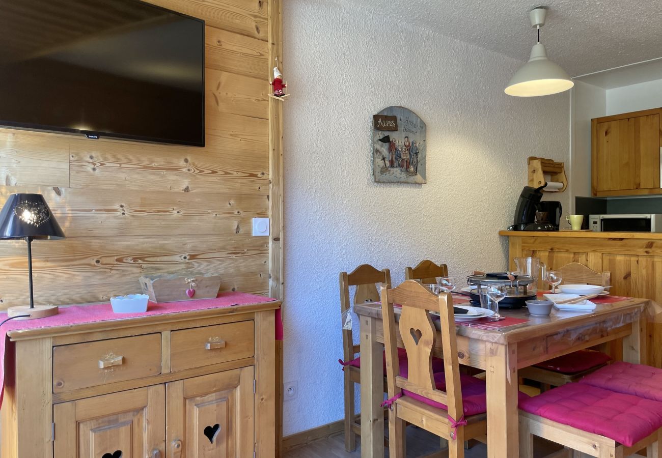 Apartment in Les Menuires - (BZ.55) 2 pièces vue montagne, skis aux pieds
