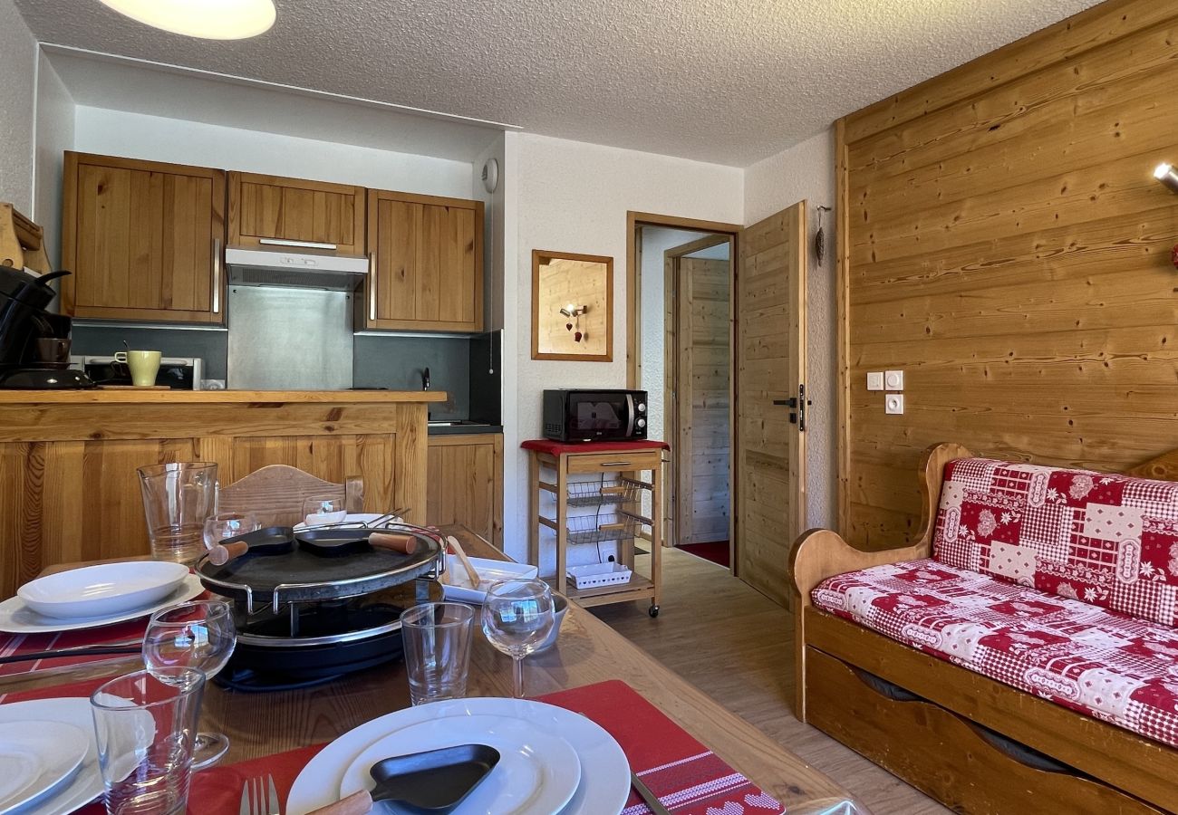 Apartment in Les Menuires - (BZ.55) 2 pièces vue montagne, skis aux pieds
