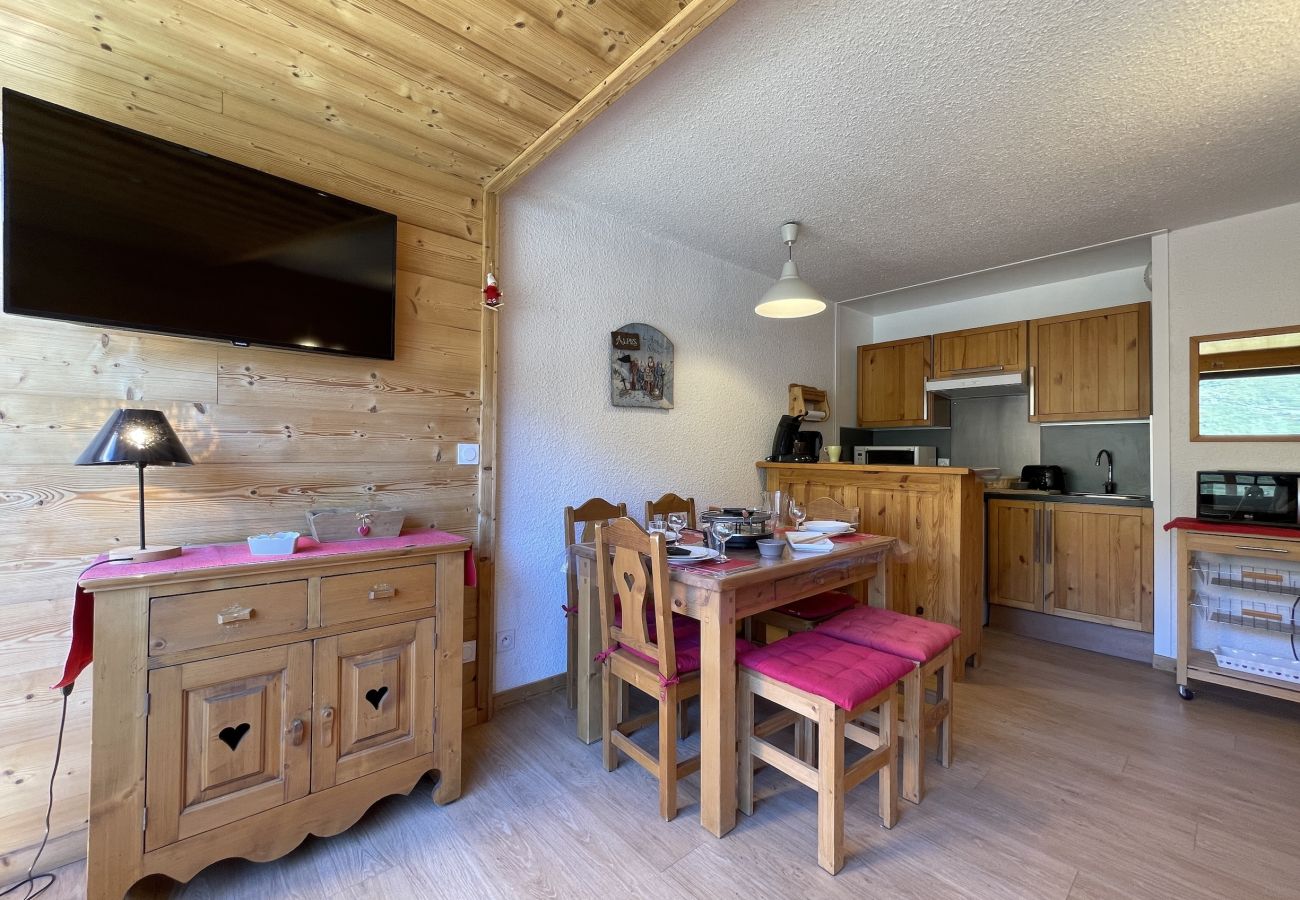 Apartment in Les Menuires - (BZ.55) 2 pièces vue montagne, skis aux pieds