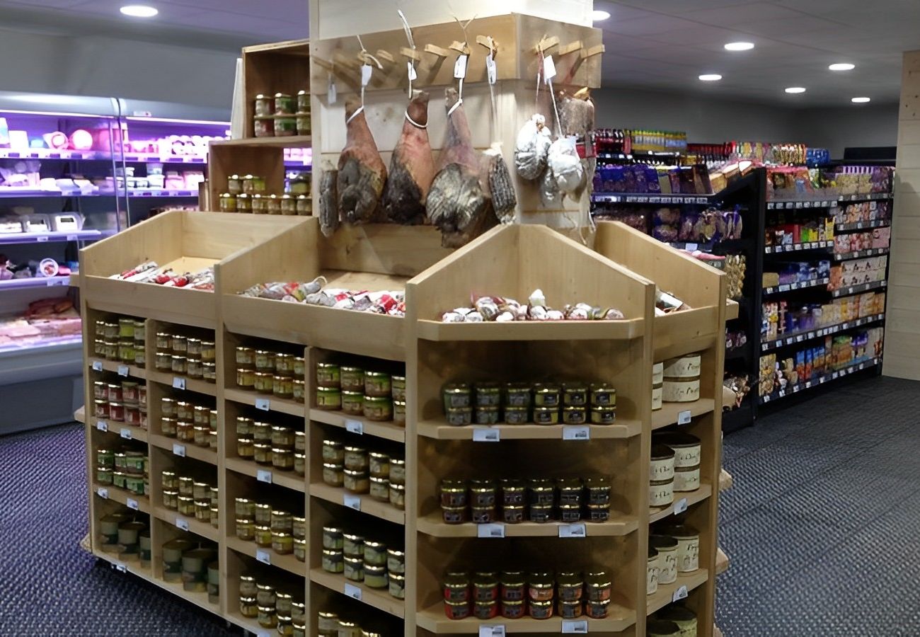 Commercial space in Le Lioran - Épicerie à vendre - Fond de commerce