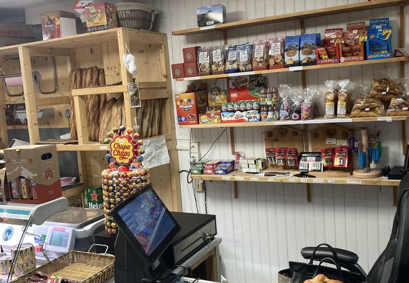 Commercial space in Le Lioran - Fond de de commerce/piste gourmande