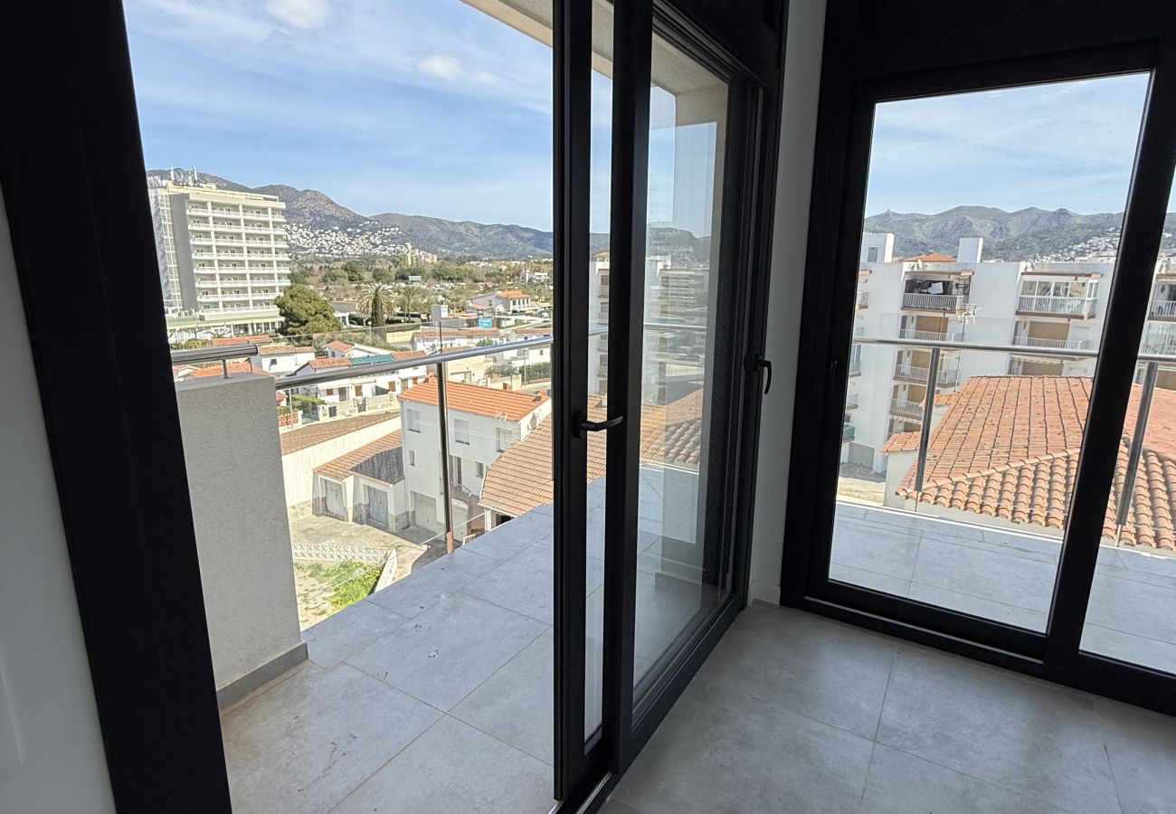 Apartment in Rosas / Roses - Duplex punta Llevant de gauche