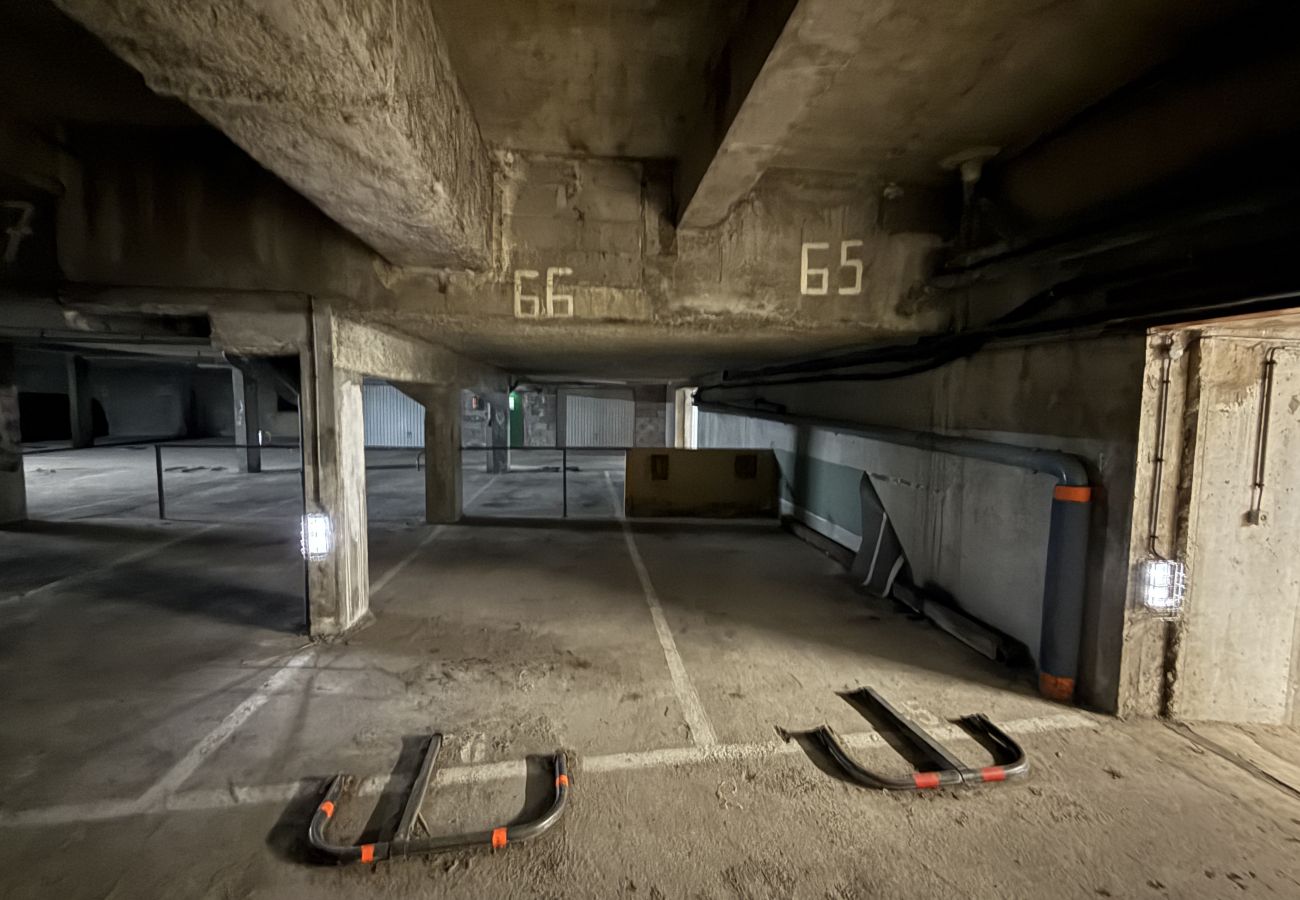 Garage/Parking in Laveissière - Parking soutterain (x1 place)