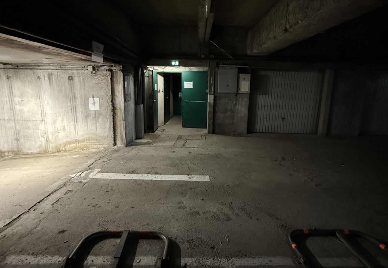 Garage/Parking in Laveissière - Parking soutterain (x1 place)