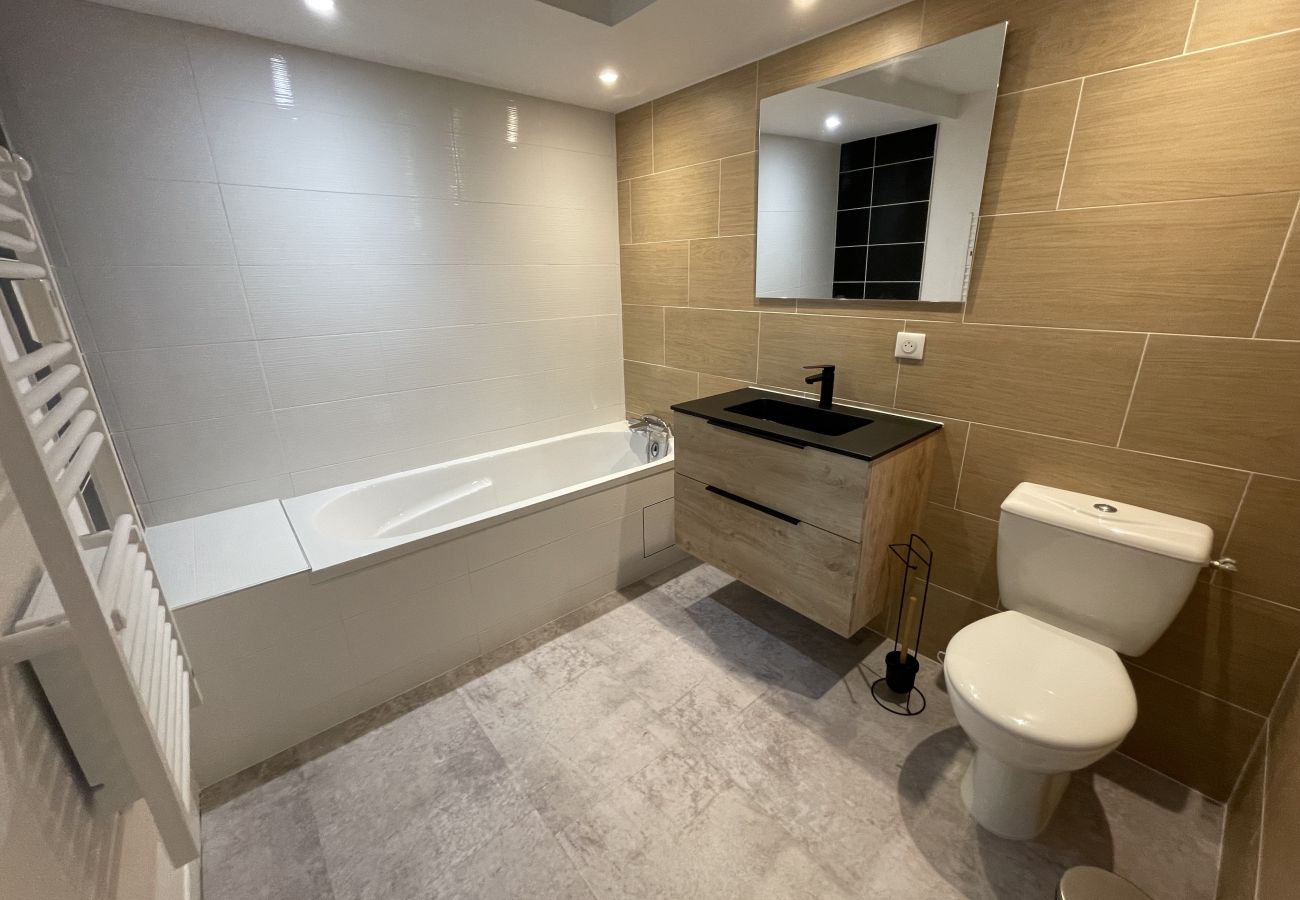 Apartment in Saint-Jacques-des-Blats - Superbe loft pieds aux pistes à altitude 1500