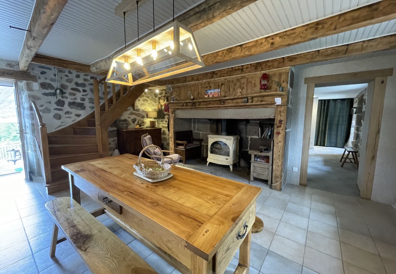 Casa en Saint-Jacques-des-Blats - Gîte aux gardes - aux pieds des montagnes