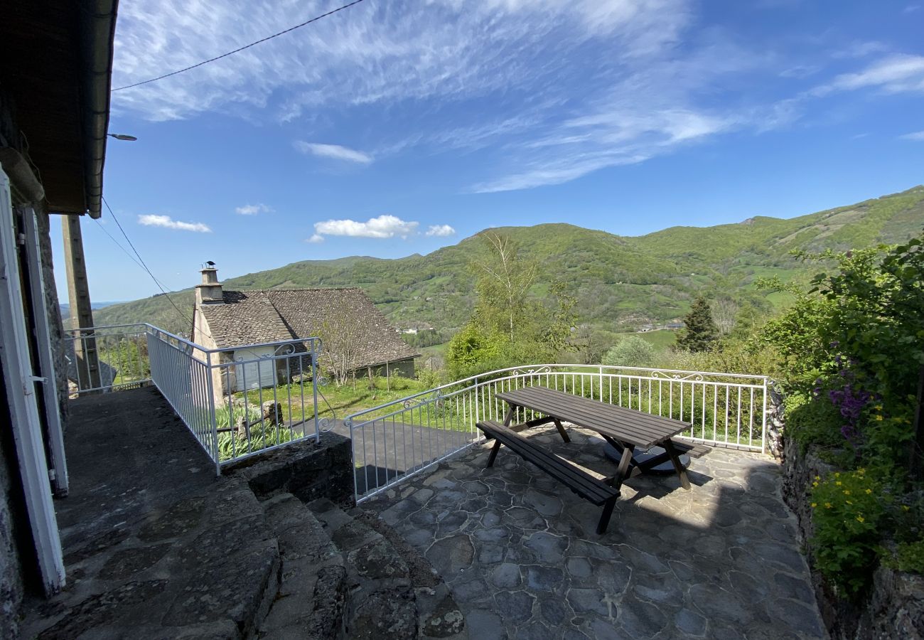 Casa en Saint-Jacques-des-Blats - Gîte aux gardes - aux pieds des montagnes