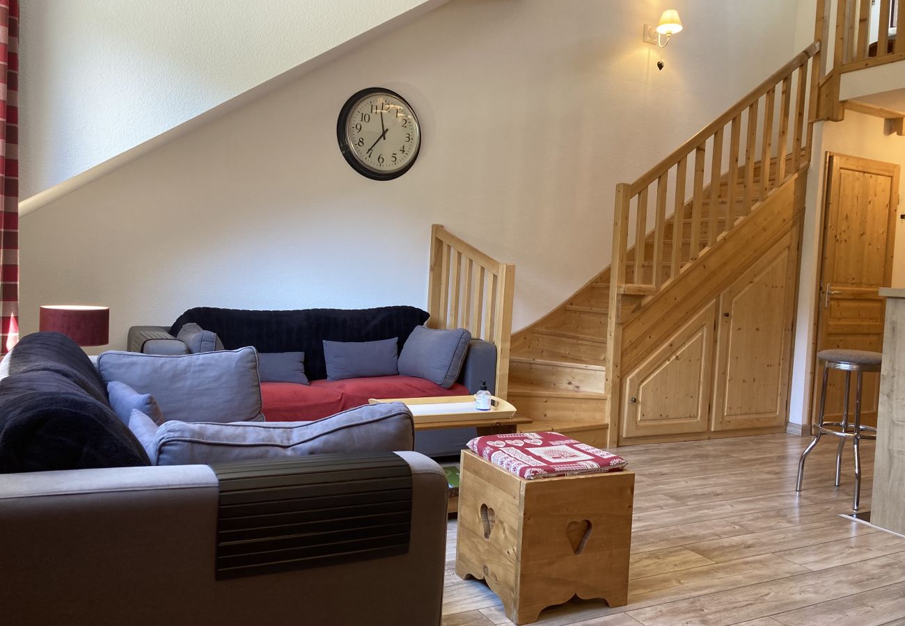 Apartamento en Le Lioran - T2 avec vue sur les montagnes et wifi à Altura