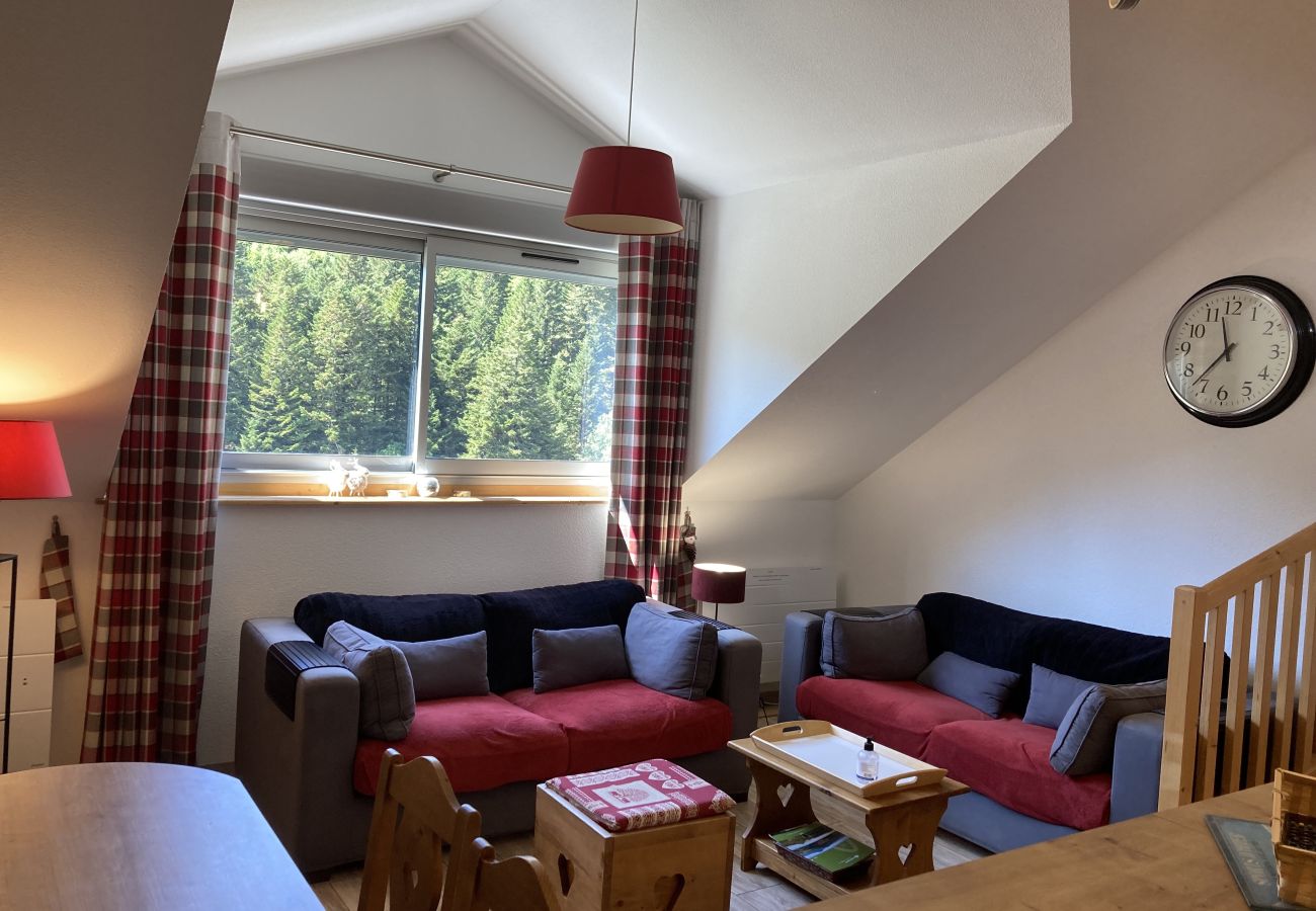 Apartamento en Le Lioran - T2 avec vue sur les montagnes et wifi à Altura