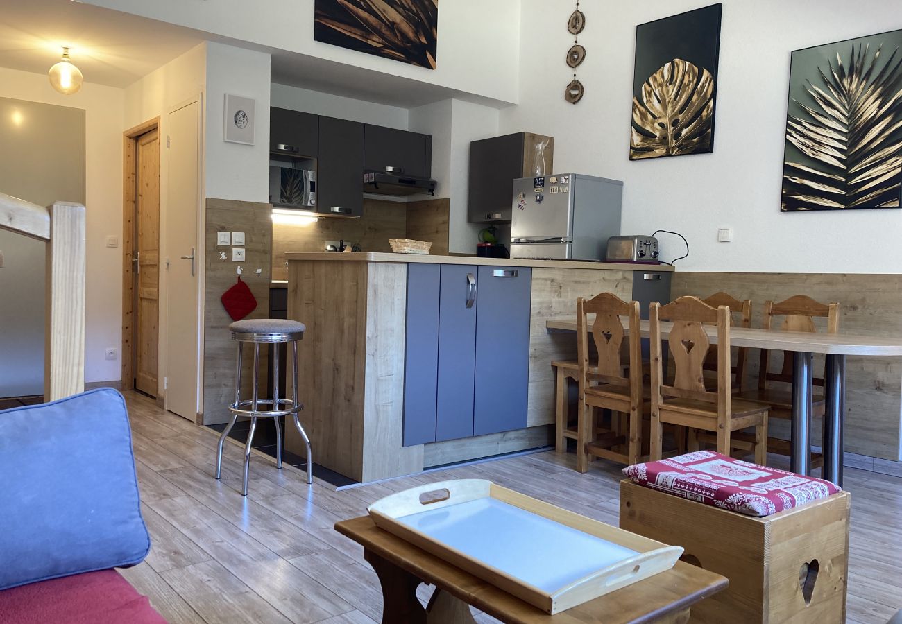 Apartamento en Le Lioran - T2 avec vue sur les montagnes et wifi à Altura