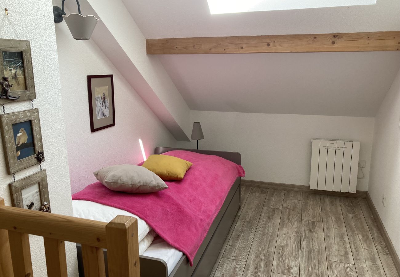 Apartamento en Le Lioran - T2 avec vue sur les montagnes et wifi à Altura