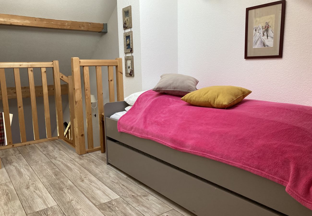 Apartamento en Le Lioran - T2 avec vue sur les montagnes et wifi à Altura