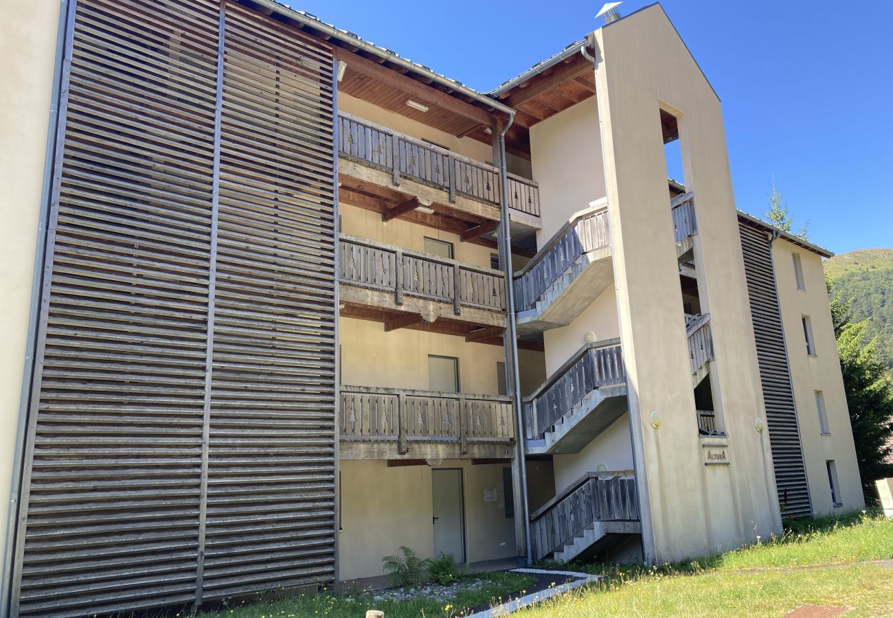 Apartamento en Le Lioran - T2 avec vue sur les montagnes et wifi à Altura